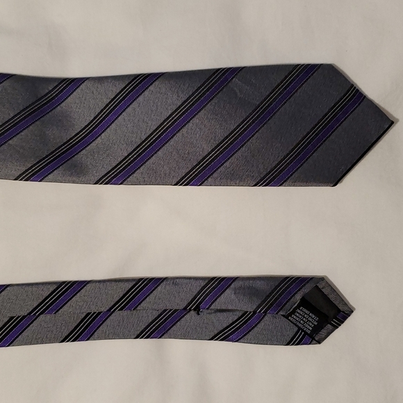Men's Van Heusen tie, grey with purple and black pattern - Picture 2 of 5